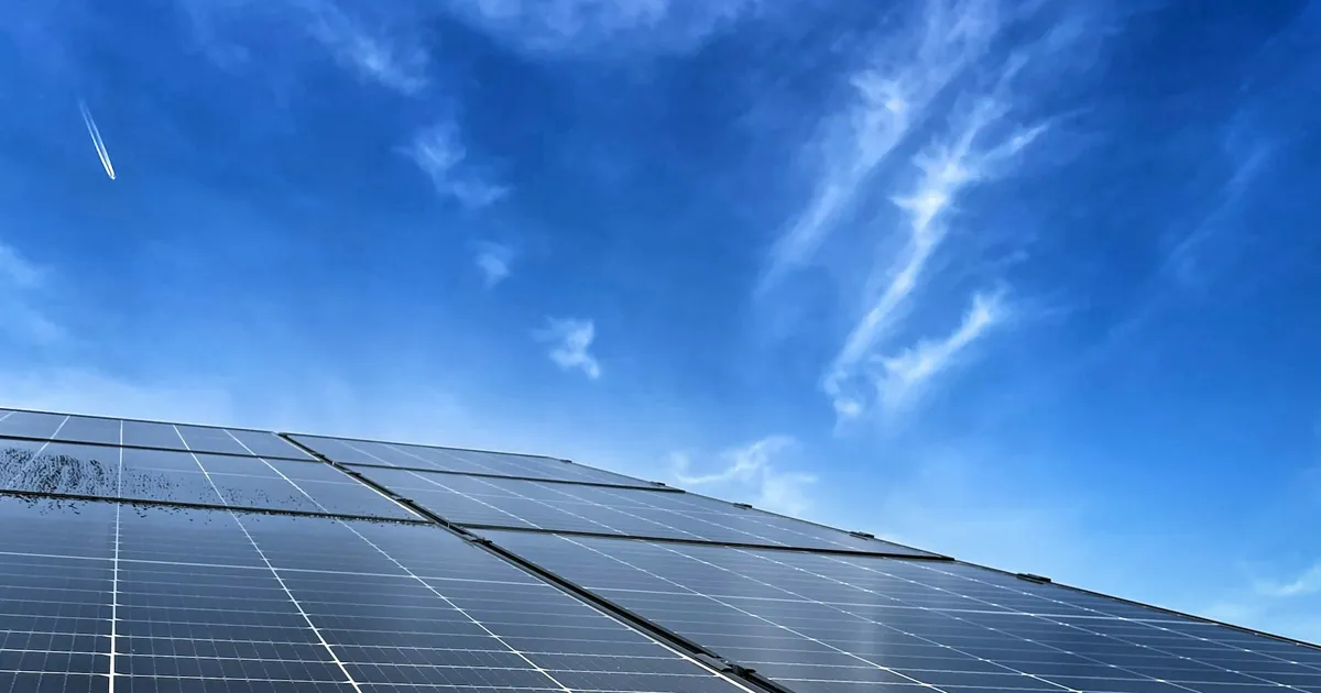 Cargar el coche eléctrico con placas solares en Alicante