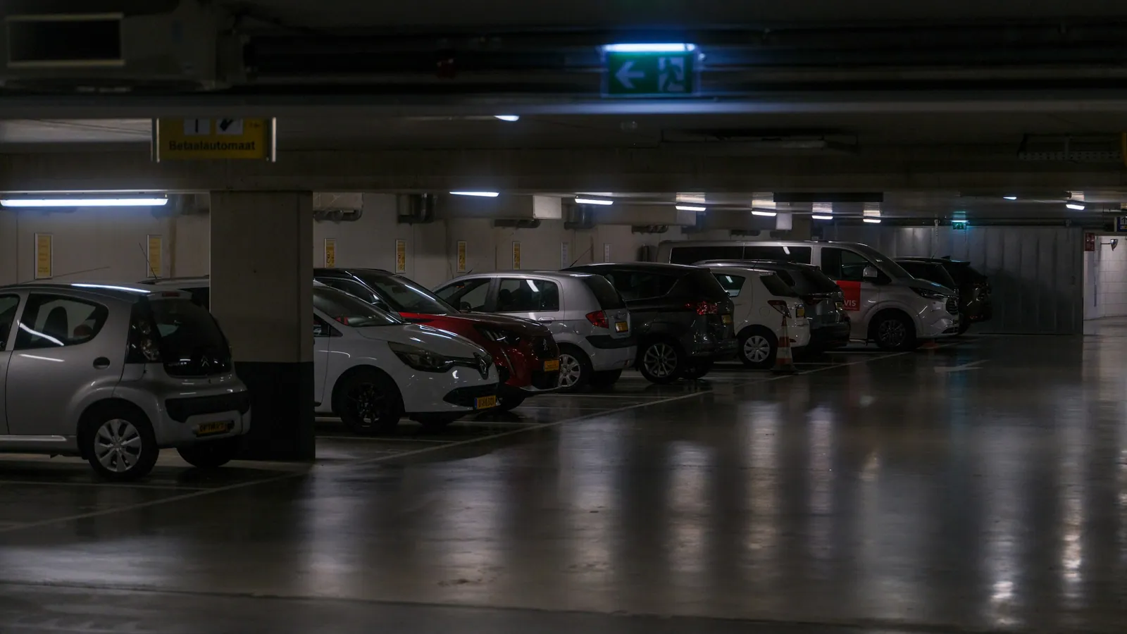 Puntos de recarga para coche eléctrico en un garaje comunitario de Alicante
