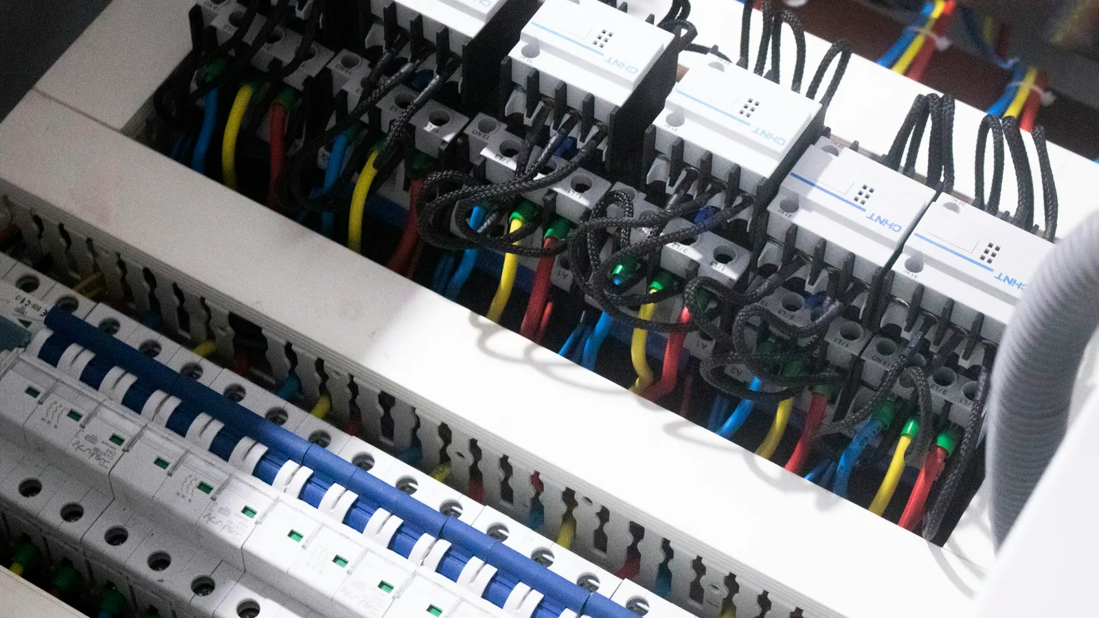 Cuadro eléctrico moderno instalado en vivienda de Alicante
