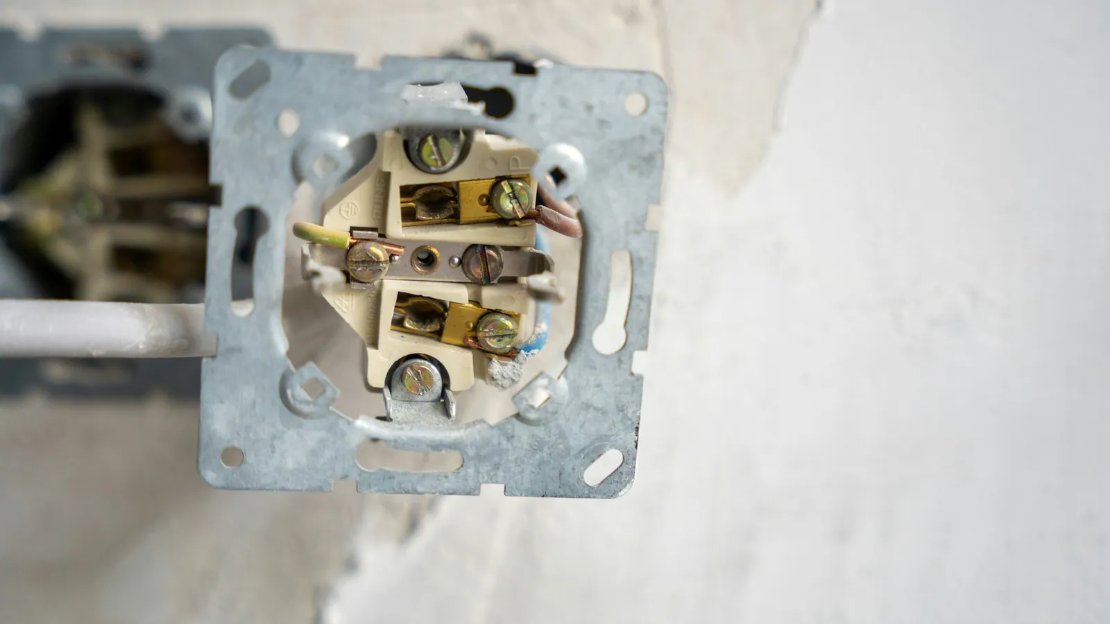 Reparación de avería eléctrica en hogar de Alicante