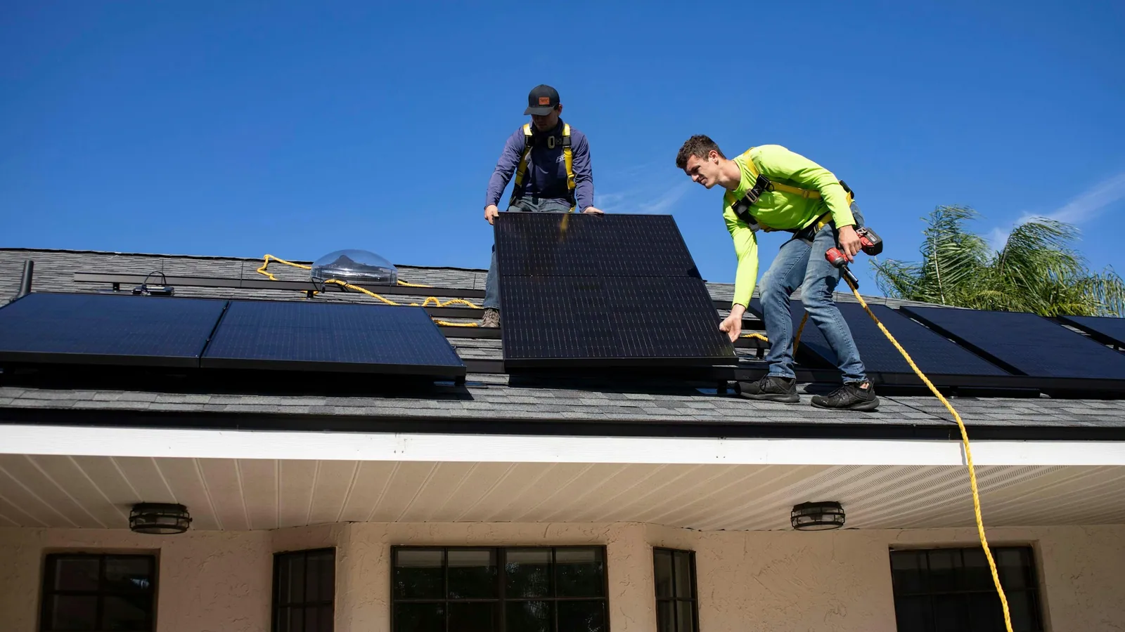 Instalación de placas solares de autoconsumo en una vivienda de Alicante